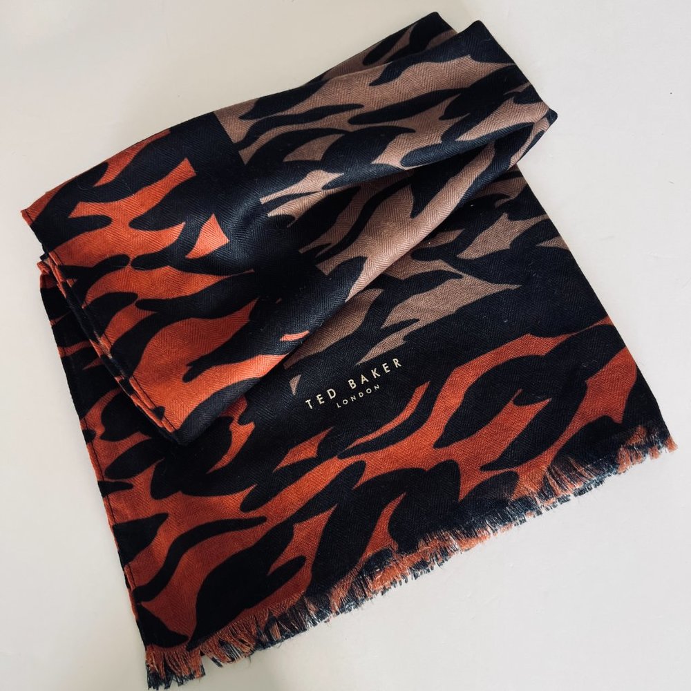 TED BAKER LONDON Women's Unique Square Designed Scarf EUC